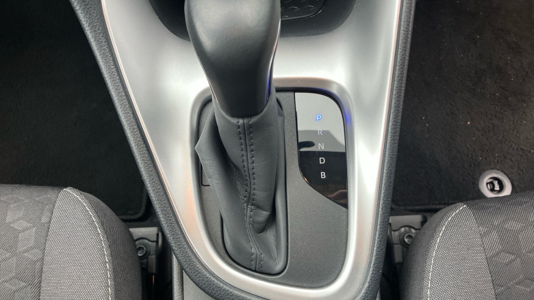 Toyota Yaris 1.5 Hybrid Design 5dr CVT Hybrid Hatchback